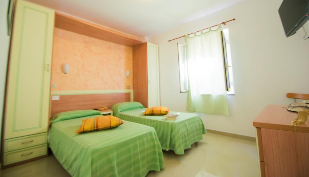 Hotel resort Rocca di Vadaro Capo Vaticano Camera foto