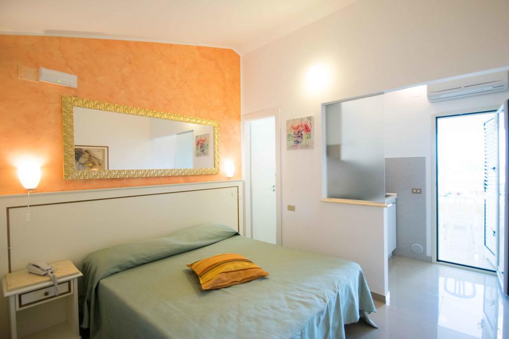 Hotel resort Rocca di Vadaro Capo Vaticano Camera foto