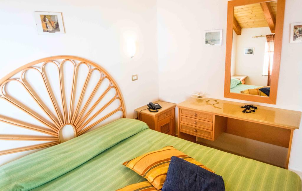 Hotel resort Rocca di Vadaro Capo Vaticano Camera foto