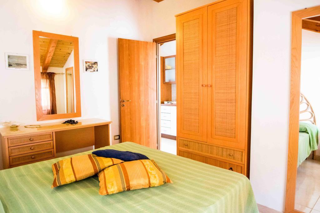 Hotel resort Rocca di Vadaro Capo Vaticano Camera foto