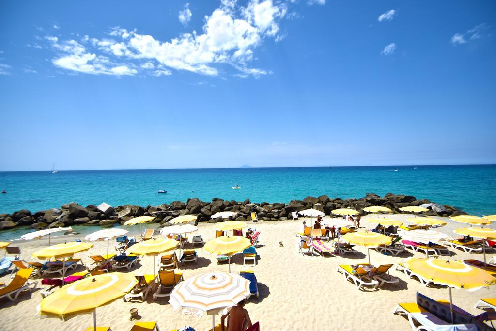 Hotel resort Rocca di Vadaro Capo Vaticano Esterno foto