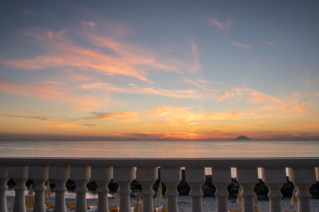 Hotel resort Rocca di Vadaro Capo Vaticano Esterno foto