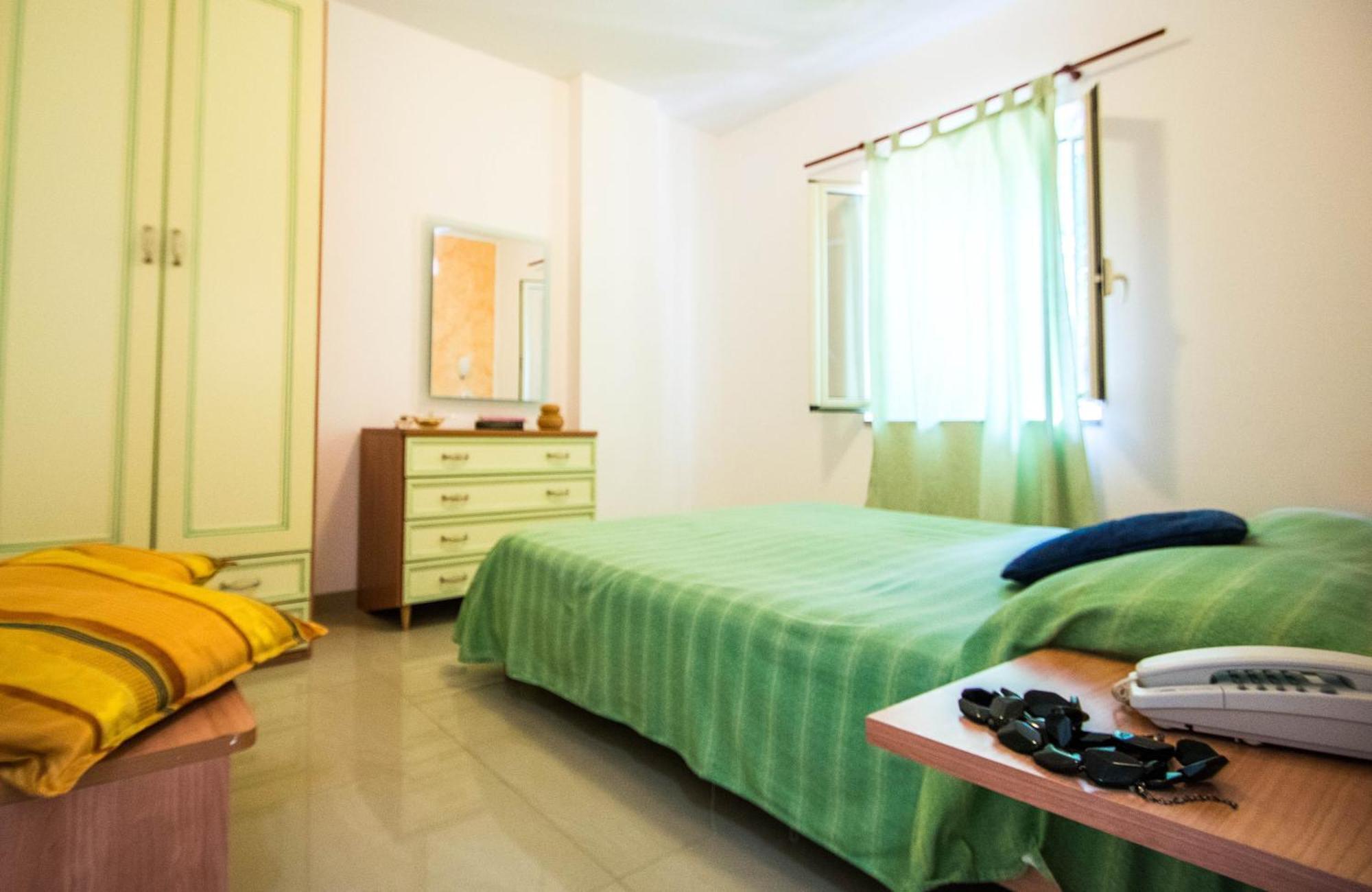 Hotel resort Rocca di Vadaro Capo Vaticano Camera foto