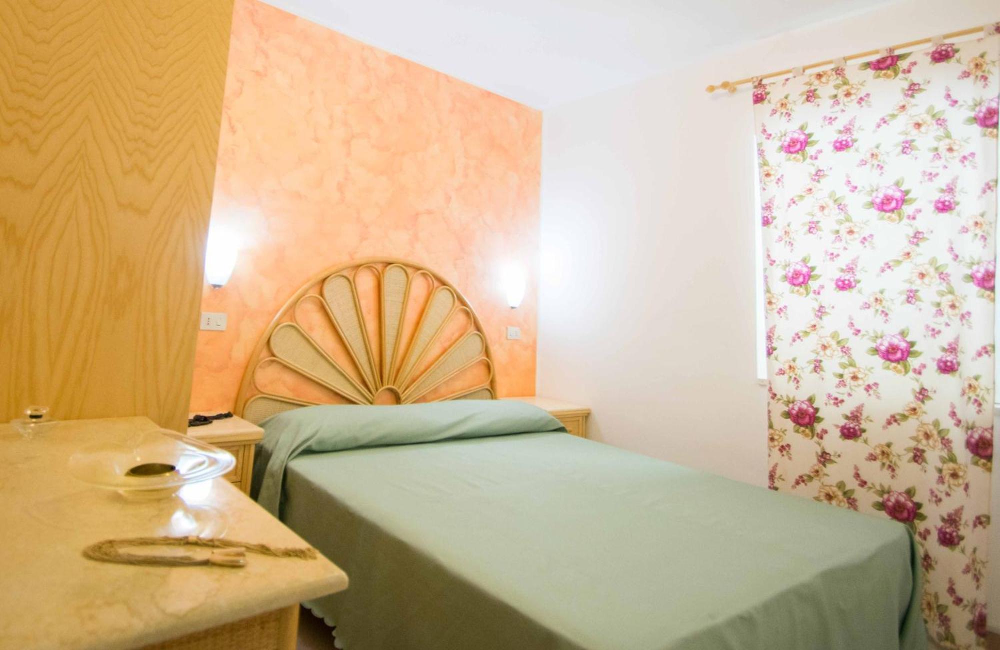Hotel resort Rocca di Vadaro Capo Vaticano Camera foto