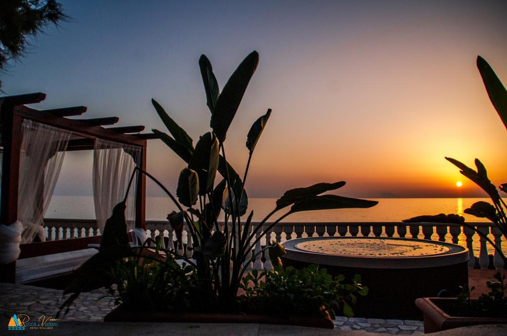 Hotel resort Rocca di Vadaro Capo Vaticano Esterno foto