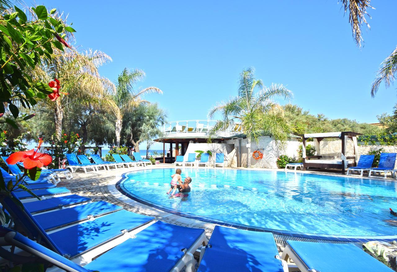 Hotel resort Rocca di Vadaro Capo Vaticano Esterno foto
