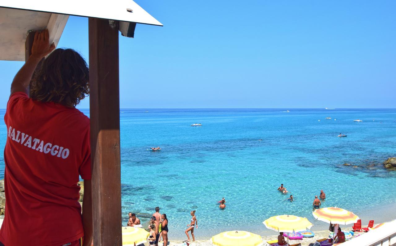 Hotel resort Rocca di Vadaro Capo Vaticano Esterno foto